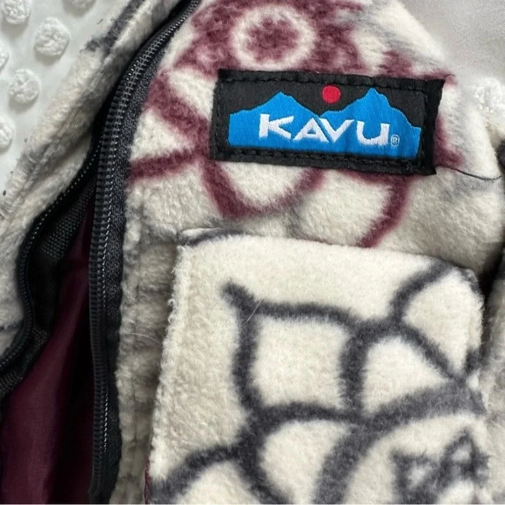 KAVU Rope Bag Fleece Sling Backpack‎ Unisex Cream Grey Burgundy Mandala Print